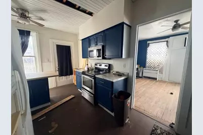 1211 S Caroll Avenue, Freeport, IL 61032 - Photo 8