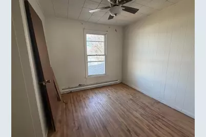 1211 S Caroll Avenue, Freeport, IL 61032 - Photo 14