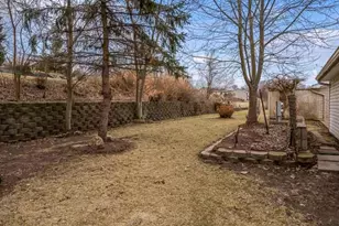 5647 Buttercup Ln, Machesney Park, IL 61115 - Photo 8