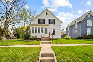 720 S McKinley Ave, Freeport, IL 61032 - Photo 2