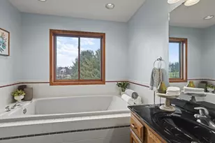 8712 Oakwood Glen Dr, Rockford, IL 61108 - Photo 32