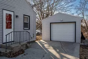 1519 23rd St, Rockford, IL 61108 - Photo 2