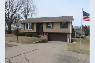 638 S Carthage Drive, Freeport, IL 61032 - Photo 1