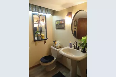 638 S Carthage Drive, Freeport, IL 61032 - Photo 16