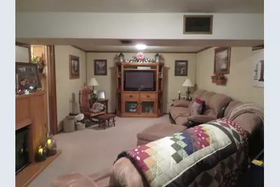 638 S Carthage Drive, Freeport, IL 61032 - Photo 14