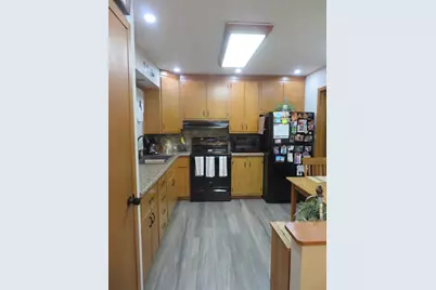 638 S Carthage Drive, Freeport, IL 61032 - Photo 6