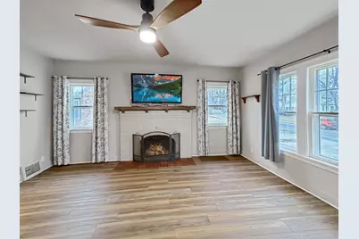 1529 W Logan Street, Freeport, IL 61032 - Photo 4