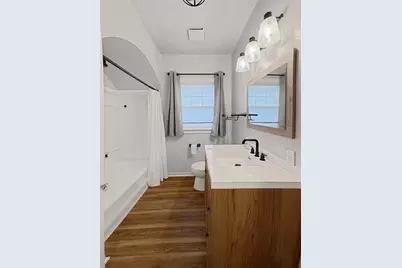 1529 W Logan Street, Freeport, IL 61032 - Photo 16