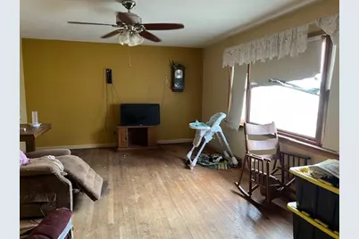 2585 S Van Brocklyn Road, Freeport, IL 61032 - Photo 2