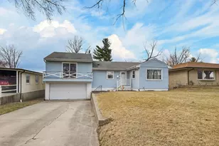 719 Parkside Dr, Rockford, IL 61108 - Photo 1