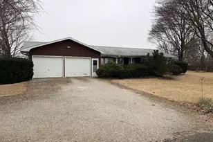815 W Walnut St, Oglesby, IL 61348 - Photo 1