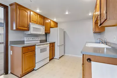 1726 Williamsbug Road, Rockford, IL 61107 - Photo 4