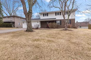 1726 Williamsbug Rd, Rockford, IL 61107 - Photo 2