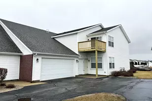 410 Pine White Rd, Roscoe, IL 61073 - Photo 1