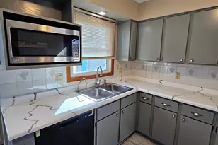 4696 Palmerstone Rd, Rockford, IL 61102 - Photo 10
