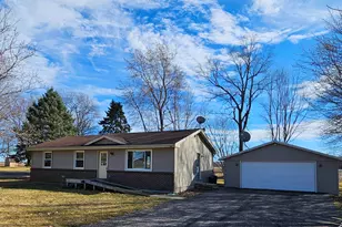 4696 Palmerstone Rd, Rockford, IL 61102 - Photo 2