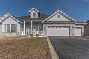 5627 Waters Bend Dr, Belvidere, IL 61008 - Photo 2
