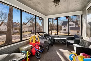 318 Logan St, Rockford, IL 61103 - Photo 2