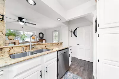 320 N Vale Avenue, Rockford, IL 61107 - Photo 12