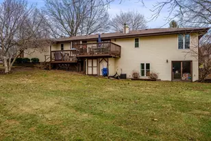 1570 Featherstone Rd, Rockford, IL 61107 - Photo 10