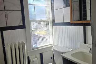 1173 W Pleasant St, Freeport, IL 61032 - Photo 10