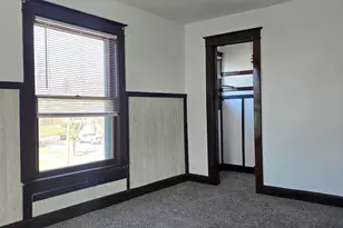 1173 W Pleasant St, Freeport, IL 61032 - Photo 8