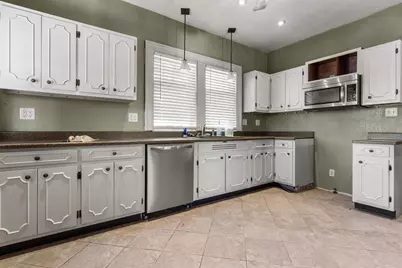 212 N Gardiner Avenue, Rockford, IL 61107 - Photo 6