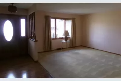 2115 Cimarron Drive, Freeport, IL 61032 - Photo 2