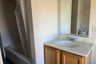 1027 S Chicago Ave, Freeport, IL 61032 - Photo 10