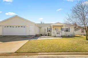 5647 Lidden Ln, Machesney Park, IL 61115 - Photo 2