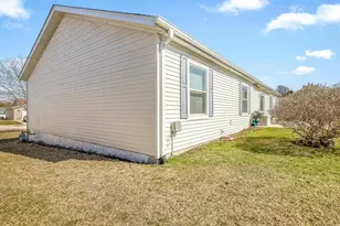 5647 Lidden Ln, Machesney Park, IL 61115 - Photo 8