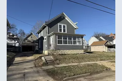 816 W Pleasant Street, Freeport, IL 61032 - Photo 1