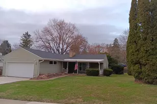 1604 Parkside Ct, Freeport, IL 61032 - Photo 1