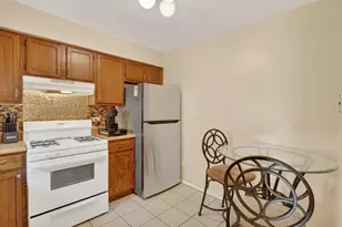 706 Marilyn Ave, Glendale Heights, IL 60139 - Photo 8