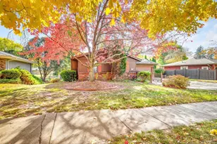 1626 Constitution Pl, Rockford, IL 61103 - Photo 2