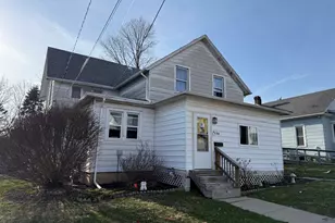 436 N Apple Ave, Freeport, IL 61032 - Photo 1