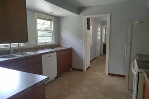 2040 Hillside Dr, Rockford, IL 61107 - Photo 4