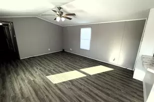 594 Park Ave, Belvidere, IL 61008 - Photo 2