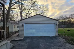 2907 Vinton Ave, Rockford, IL 61101 - Photo 2