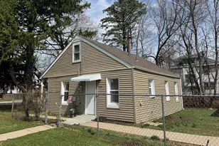 2824 School St, Rockford, IL 61101 - Photo 4