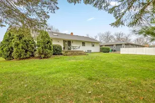 507 Goodling St, Winnebago, IL 61088 - Photo 4