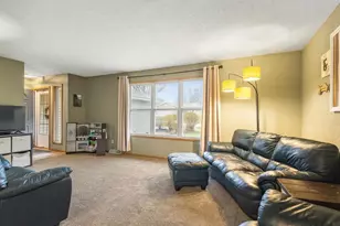 6609 Sawmill Dr, Roscoe, IL 61073 - Photo 6