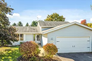 6609 Sawmill Dr, Roscoe, IL 61073 - Photo 2