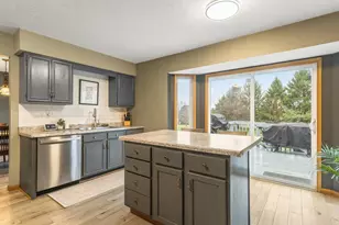 6609 Sawmill Dr, Roscoe, IL 61073 - Photo 10