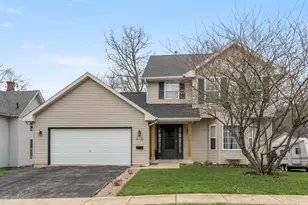 918 Julien St, Belvidere, IL 61008 - Photo 2
