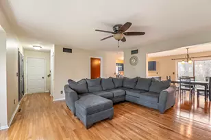 918 Julien St, Belvidere, IL 61008 - Photo 8