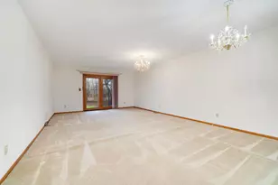 5036 Valley Pines Dr, Rockford, IL 61109 - Photo 4