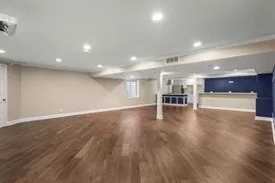 342 Comstock Dr, Elgin, IL 60124 - Photo 10
