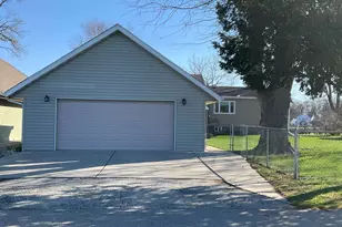 5199 Browns Beach Rd, Rockford, IL 61103 - Photo 4