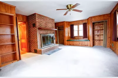 422 N Hennepin Avenue, Dixon, IL 61021 - Photo 2